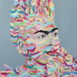 Moje brązowe oczy patrzą na niebieski dom.