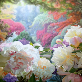 Peonie z rododendronami w tle