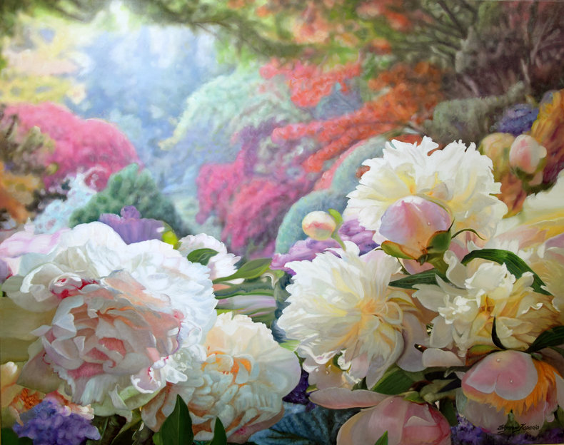 Peonie z rododendronami w tle