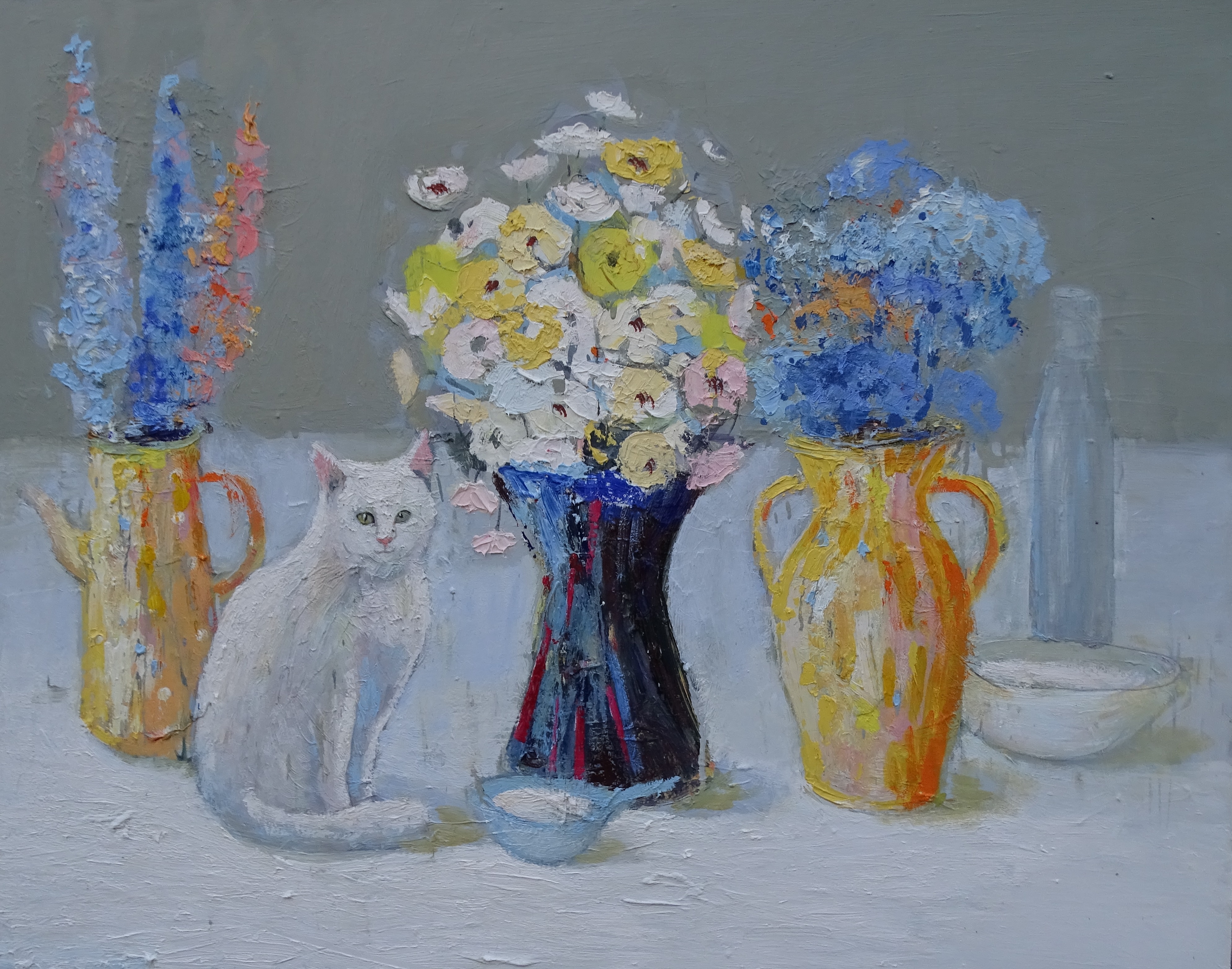 Martwa natura z białym kotem