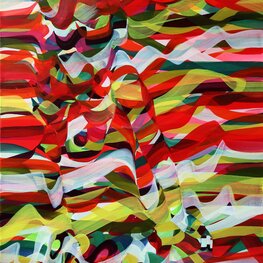 Kąpiąca się w oceanie wiatr we włosach