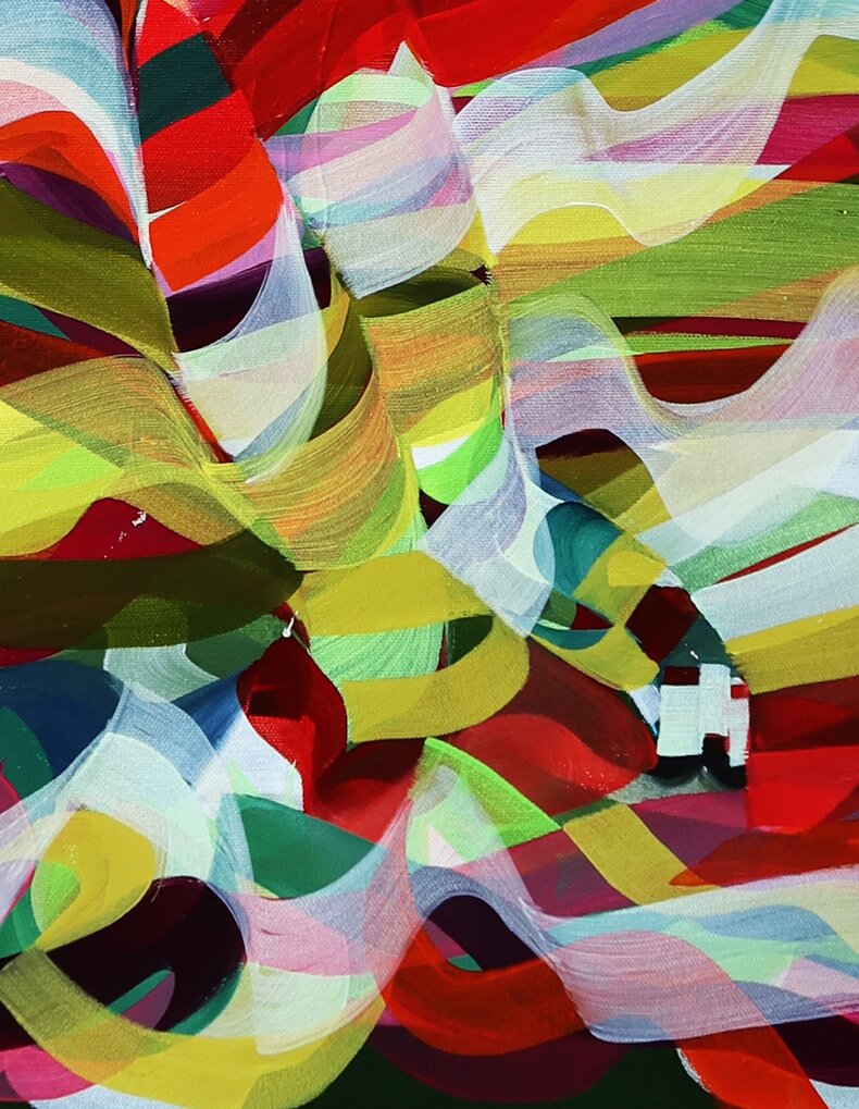 Kąpiąca się w oceanie wiatr we włosach