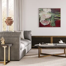 Czerwony stół i kwiaty